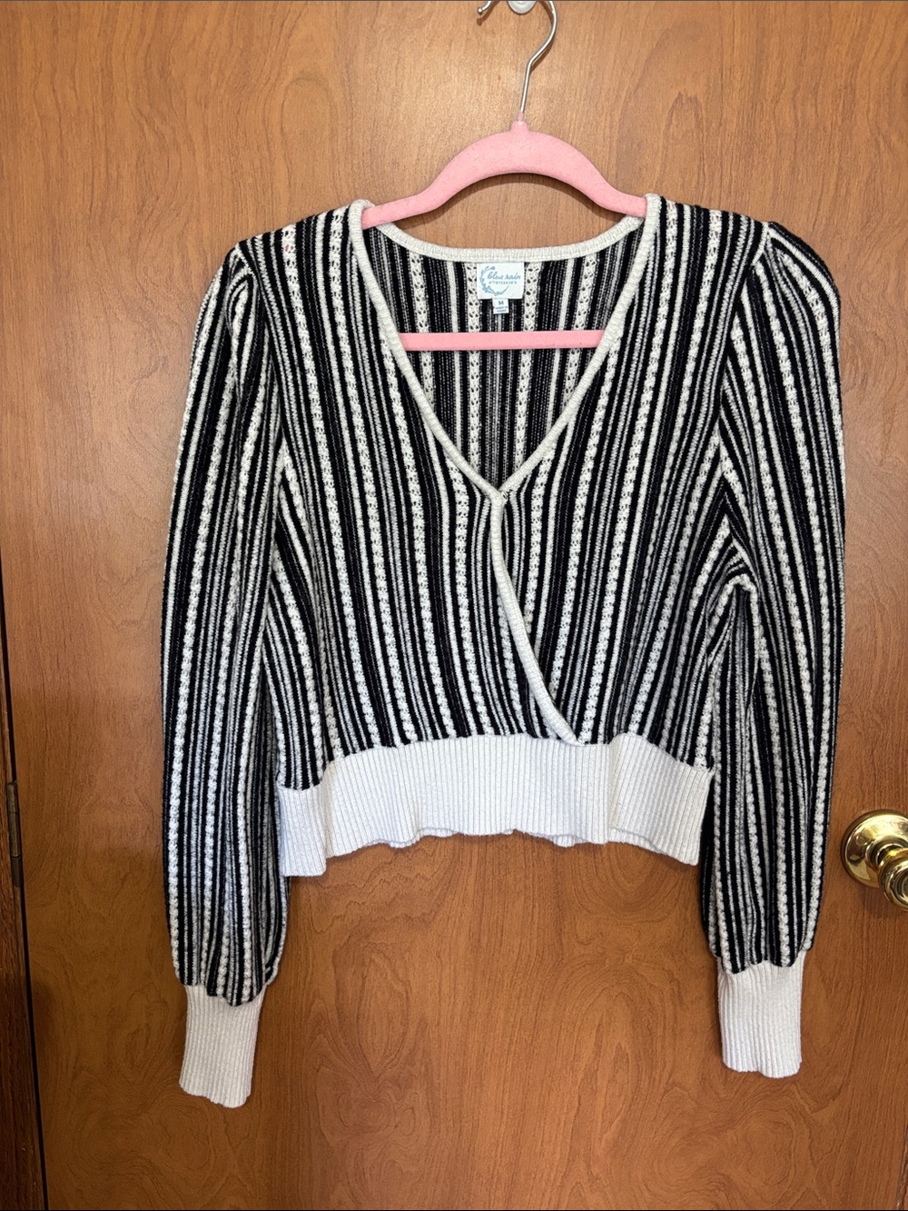 Chelsea28 Black and White Striped V-Neck Cropped Sweater